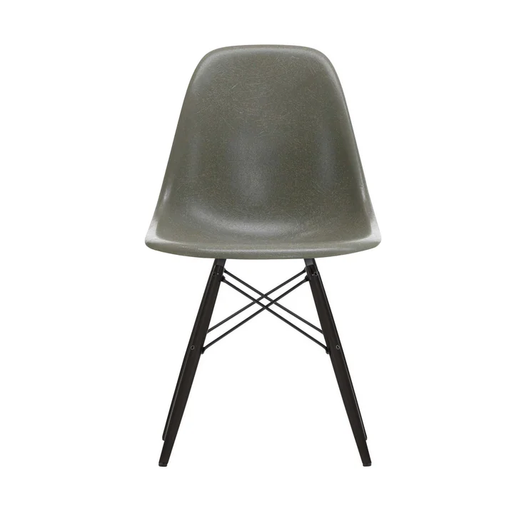 Eames Fiberglass Side Chair DSW von Vitra in Ahorn schwarz / Eames raw umber
