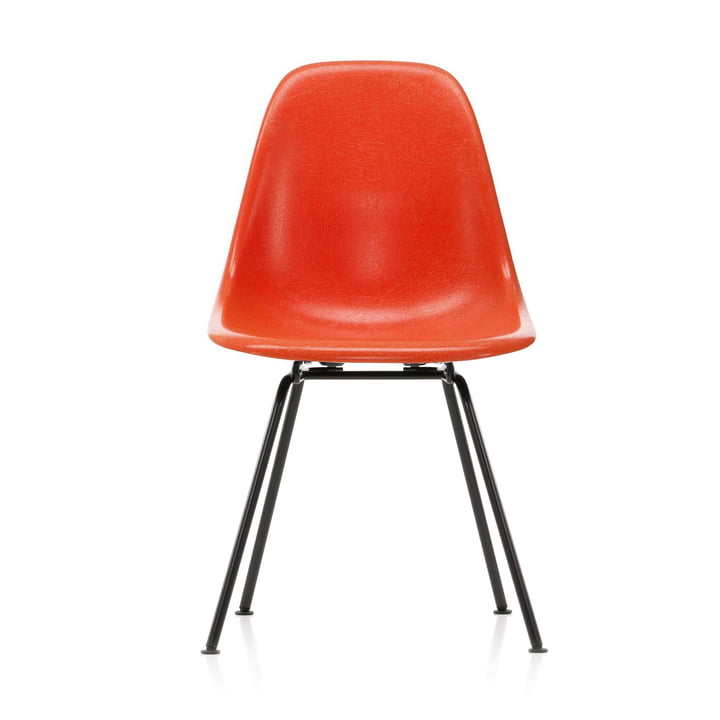 Eames Fiberglass Side Chair DSX von Vitra in basic dark / Eames red orange