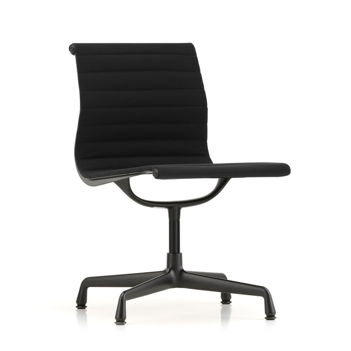 EA 101 Stuhl beschichtet tiefschwarz von Vitra in Hopsack nero (Filzgleiter)