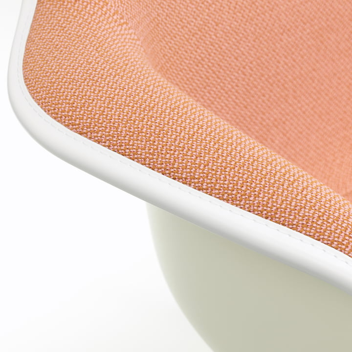 Eames Plastic Armchair RAR (gepolstert) von Vitra Connox
