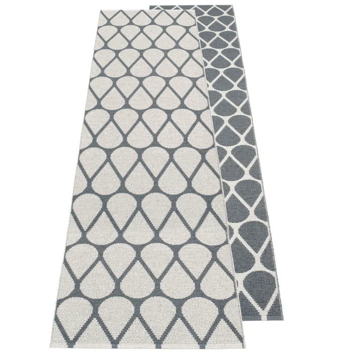 Otis Wendeteppich, 70 x 200 cm in granit / fossil grey von Pappelina