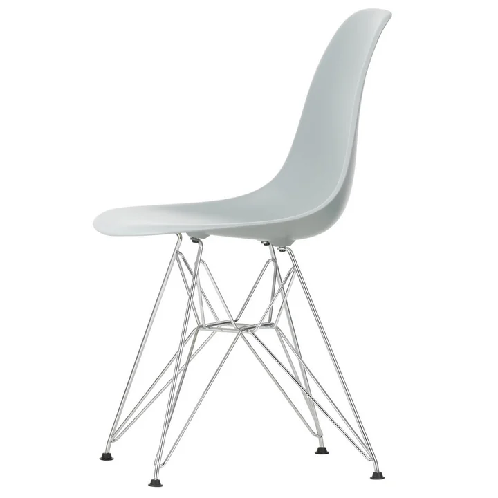 Eames Plastic Side Chair DSR von Vitra in verchromt / hellgrau
