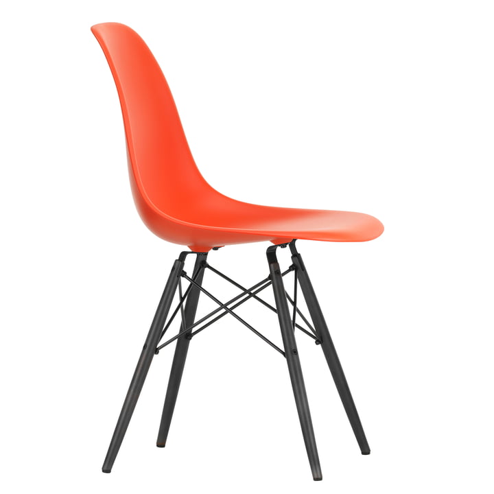 Eames Plastic Side Chair DSW von Vitra in Ahorn schwarz / poppy red