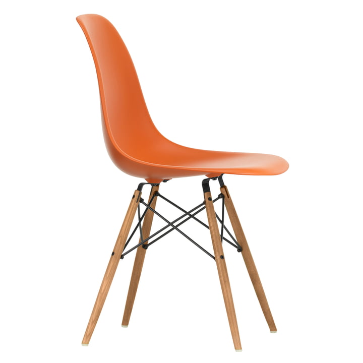 Eames Plastic Side Chair DSW von Vitra in Esche honigfarben / rostorange