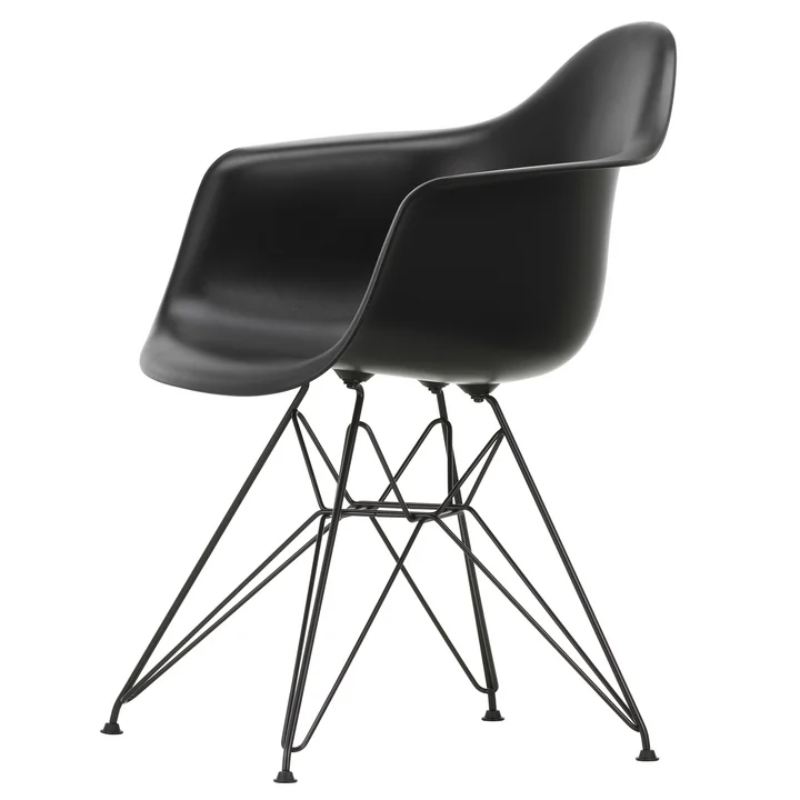 Eames Plastic Armchair DAR von Vitra in basic dark / tiefschwarz