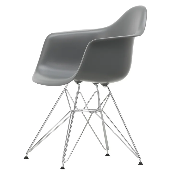 Eames Plastic Armchair DAR von Vitra in verchromt / granitgrau