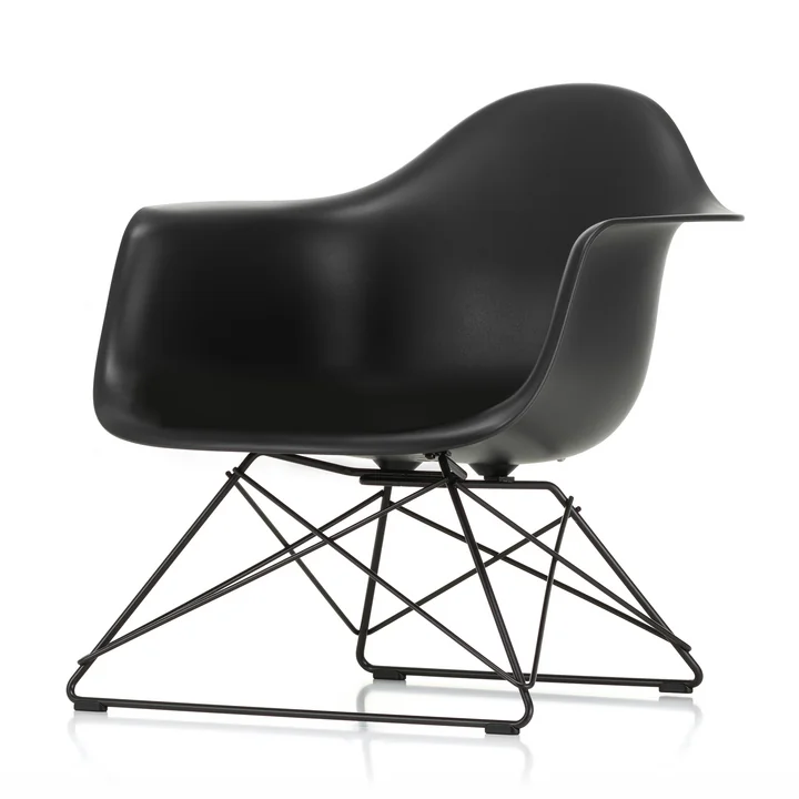 Eames Plastic Armchair LAR von Vitra in basic dark / tiefschwarz