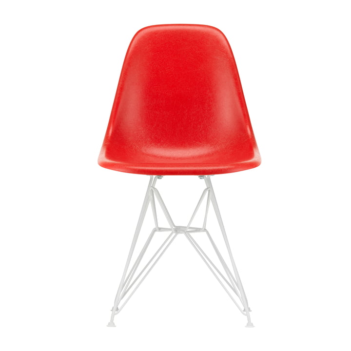 Eames Fiberglass Side Chair DSR von Vitra in weiß / Eames classic red (Filzgleiter weiß)
