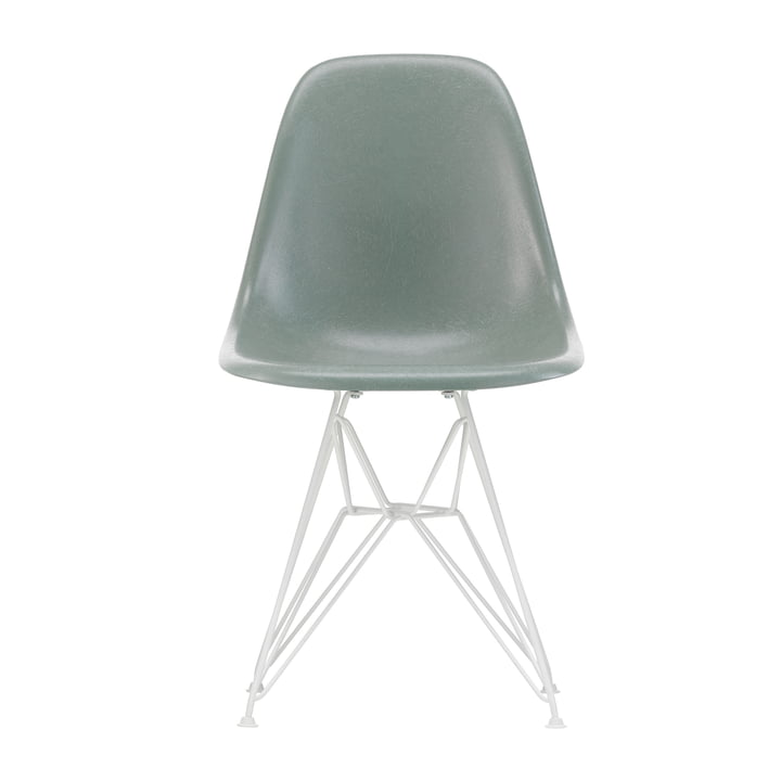 Eames Fiberglass Side Chair DSR von Vitra in weiß / Eames sea foam green (Filzgleiter weiß)