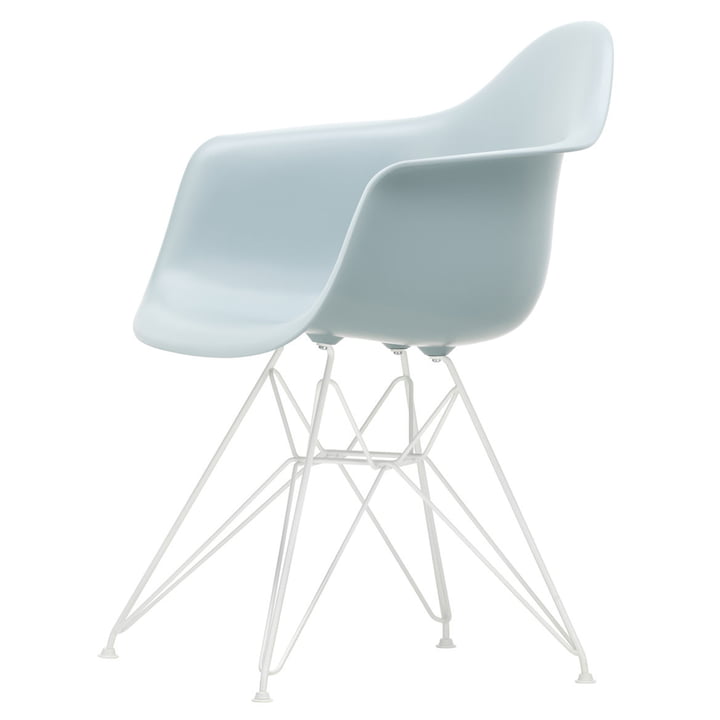 Eames Plastic Armchair DAR von Vitra in weiß / eisgrau (Filzgleiter weiß)