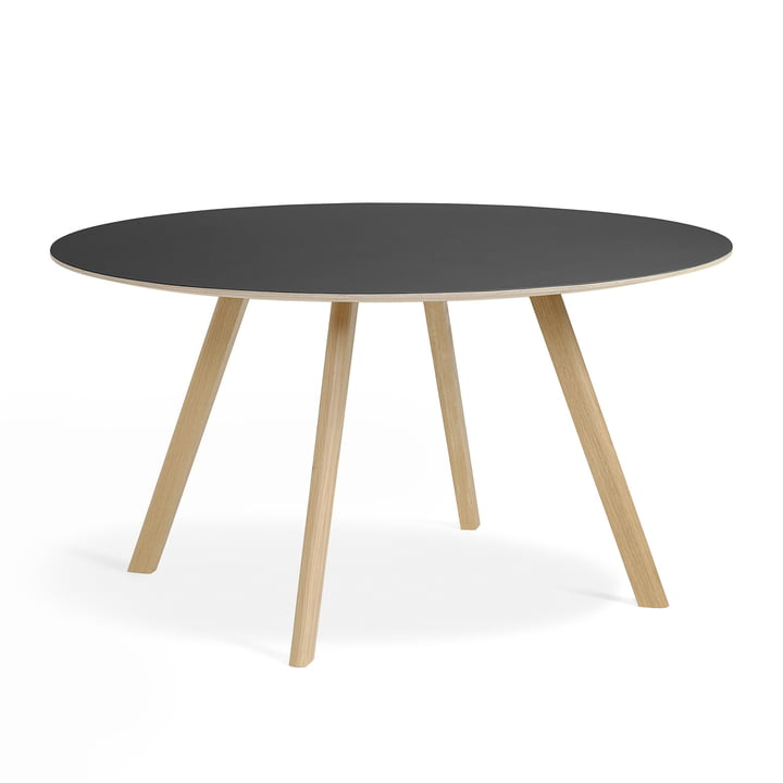 Der Copenhague CPH25 Tisch von Hay mit 140 cm Durchmesser in Eiche matt lackiert / Linoleum schwarz 