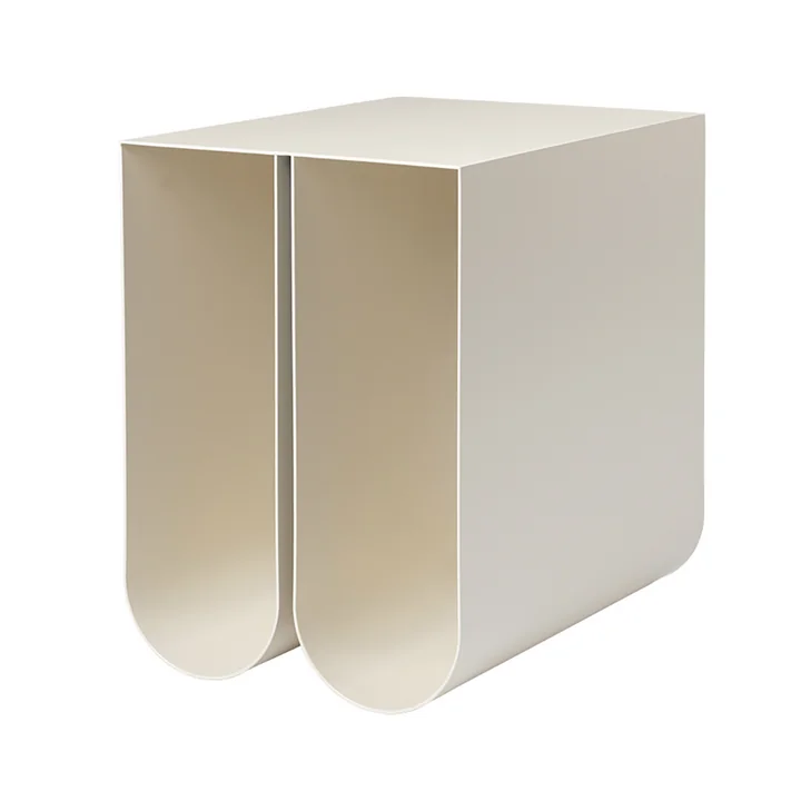 Curved Beistelltisch von Kristina Dam Studio in beige