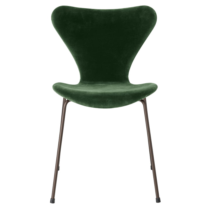 Serie 7 Stuhl mit Vollpolsterung von Fritz Hansen in Velvet forest green / Gestell dunkelbraun