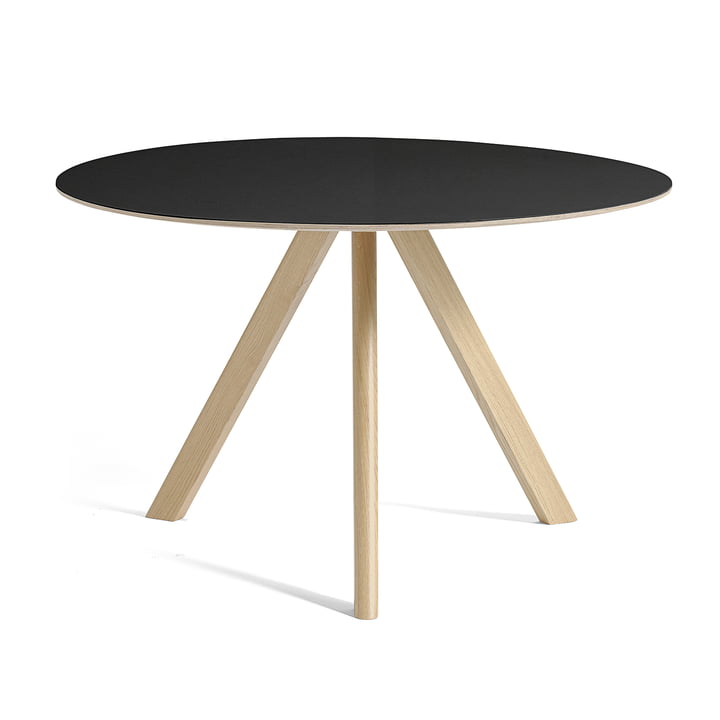 Der Copenhague CPH20 Tisch Ø 120 cm, Eiche matt lackiert / Linoleum schwarz von Hay