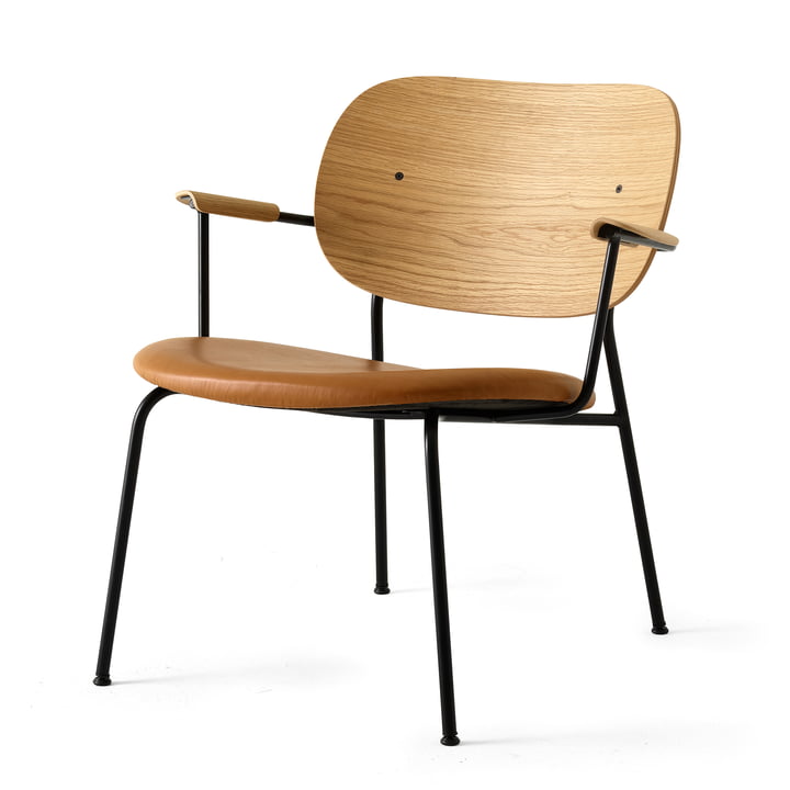 Co Chair Lounge Chair von Menu in schwarz (RAL 9005) / Eiche natur / Dakar 250