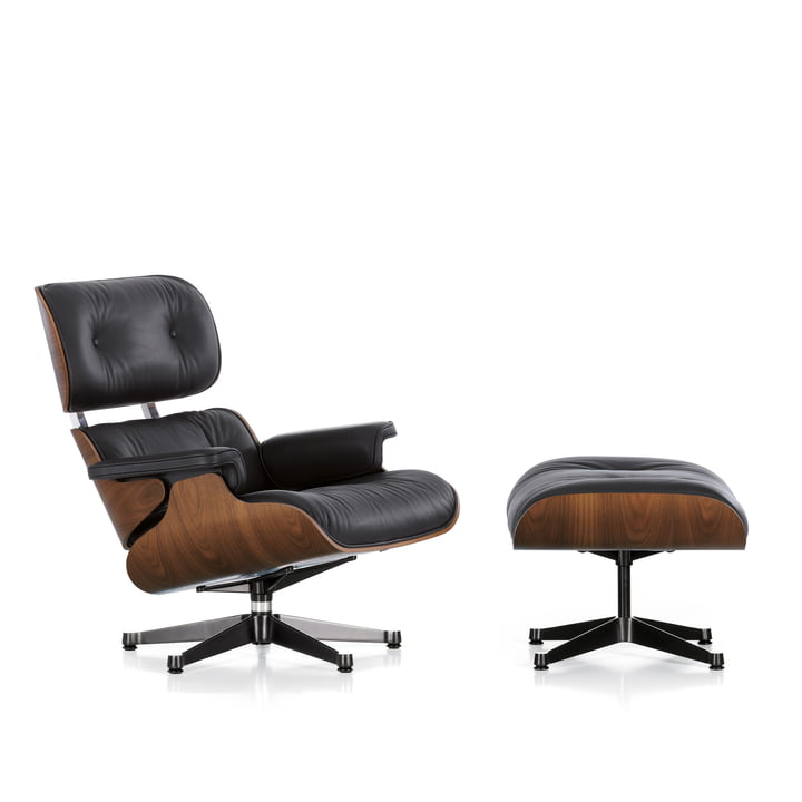 Vitra - Lounge Chair & Ottomann, Nussbaum schwarz pigmentiert, poliert / Seiten schwarz, Leder Premium F nero, Filzgleiter (neue Maße) - Freisteller