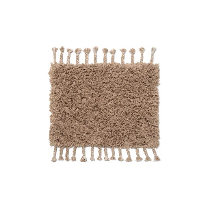 Der Amass Hochflor Fußabtreter von Ferm Living in white pepper