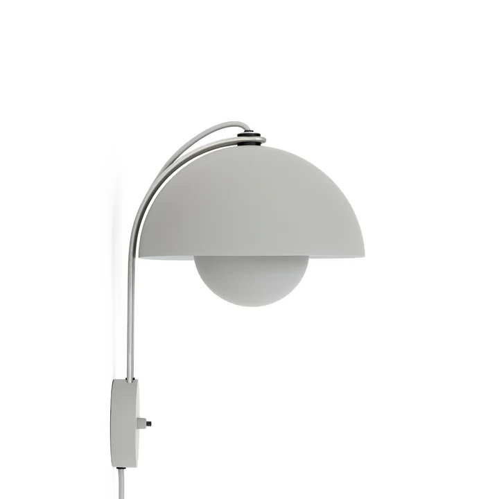 Die Flowerpot Wandleuchte VP8 von &Tradition in matt hellgrau