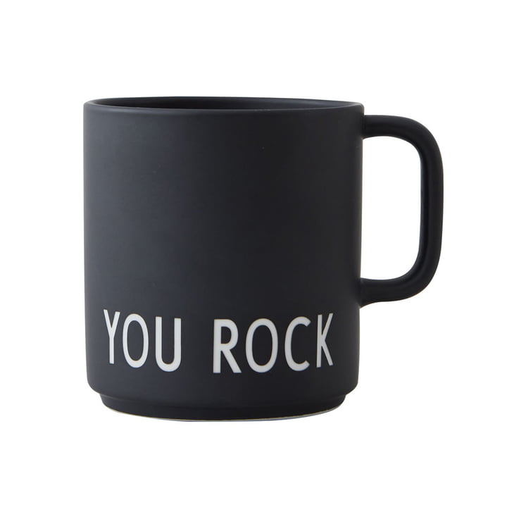 Der AJ Favourite Porzellan Becher von Design Letters in You Rock /schwarz