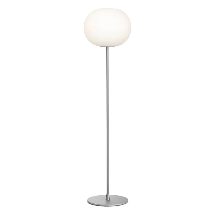 Die Glo Ball F 3 Stehleuchte von Flos in silber