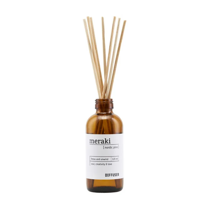 Der Nordic Pine Raumduft mit 7 Stäbchen von Meraki, 120 ml