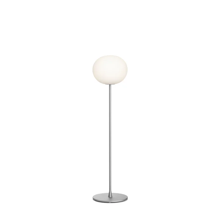 Die Glo Ball F 1 Stehleuchte von Flos in silber matt