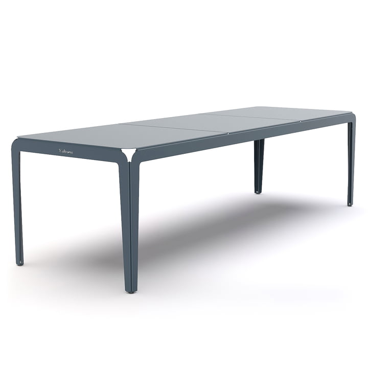 Der Bended Table Outdoor-Tisch von Weltevree, 270 x 90 cm, graublau