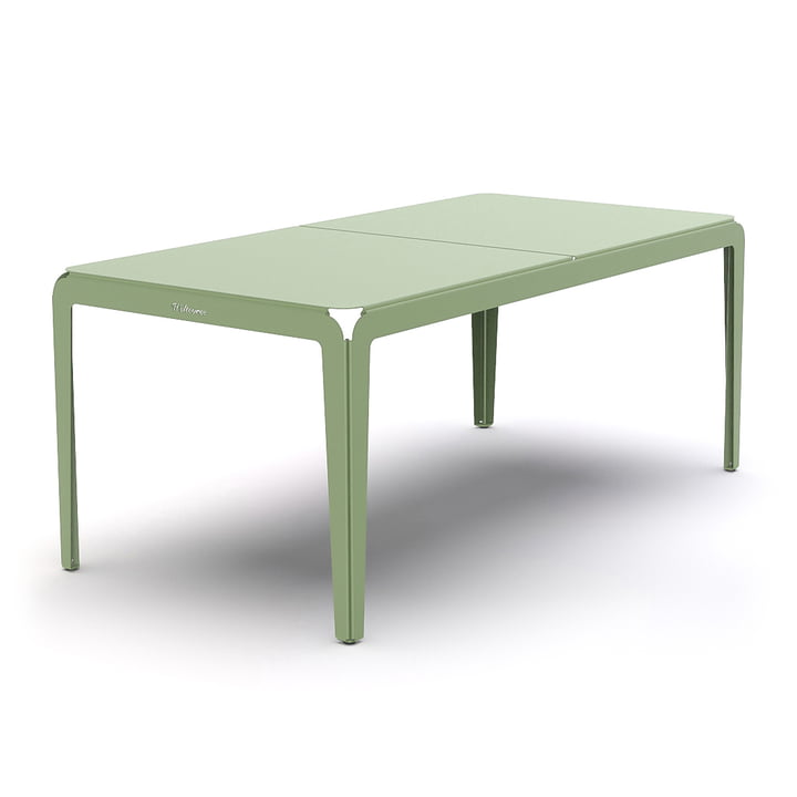 Der Bended Table Outdoor-Tisch von Weltevree, 180 x 90 cm, blassgrün