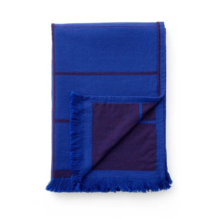 Die Untitled AP10 Tagesdecke von &Tradition, 150 x 210 cm, electric blue