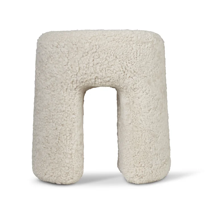 Sequoia Pouf Ø 40 cm von Fredericia in Lammfell Moonlight