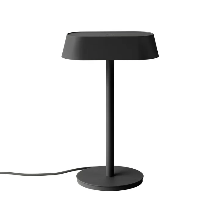 Linear Tischleuchte von Muuto in der Farbe schwarz