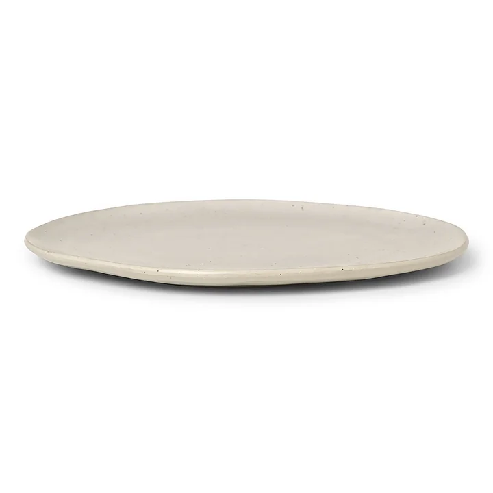Flow Speiseteller von Ferm Living in der Farbe off-white
