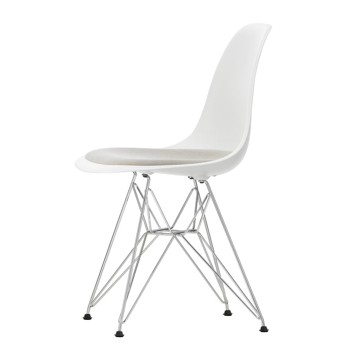 Eames Plastic Side Chair DSR mit Sitzpolster von Vitra in verchromt / weiß (Filzgleiter basic dark)
