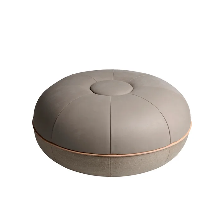 Pouf by Cecilie Manz von Fritz Hansen in der Farbe hellgrau