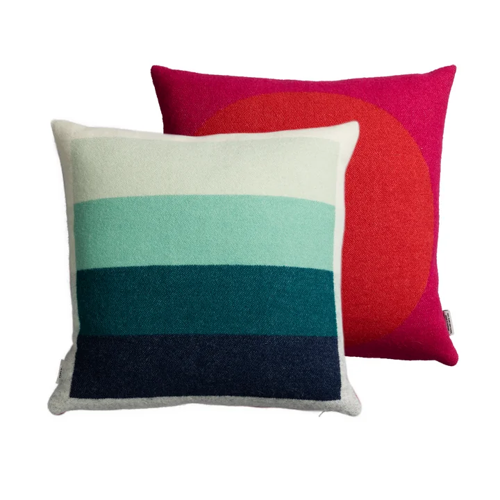 Åsmund Bold Kissen 50 x 50 cm von Røros Tweed in türkis / rot
