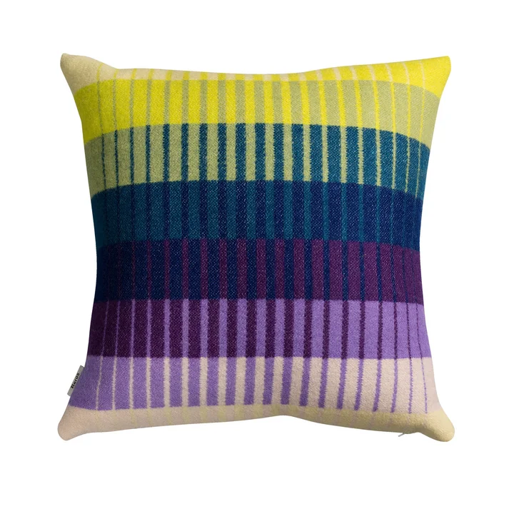 Åsmund Gradient Kissen 50 x 50 cm von Røros Tweed in gelb / blau