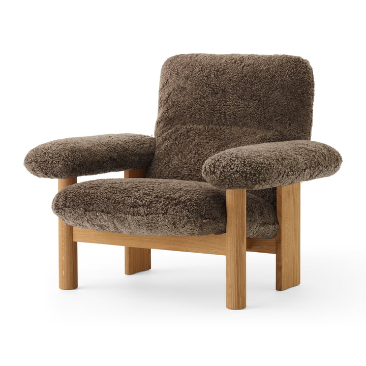 Menu - Brasilia Lounge Chair, Eiche natur / Schafsfell