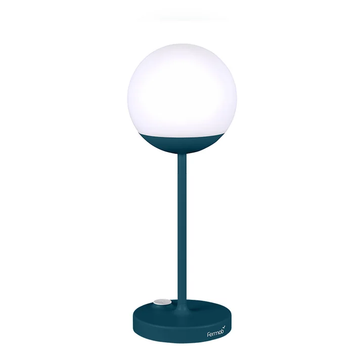 Mooon! Akku LED-Leuchte von Fermob in der Farbe acapulcoblau