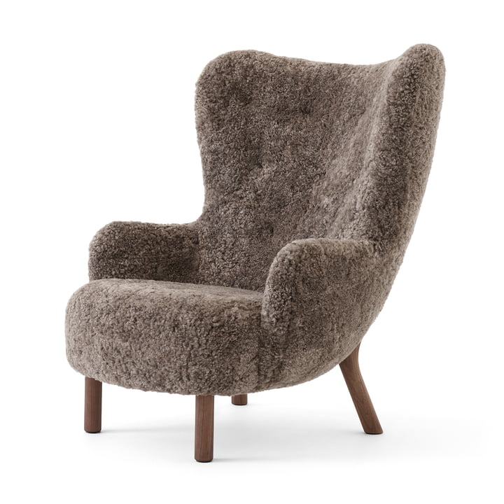 Petra Lounge Chair VB3, High Back, Walnuss geölt / Schafsfell Sahara von &Tradition