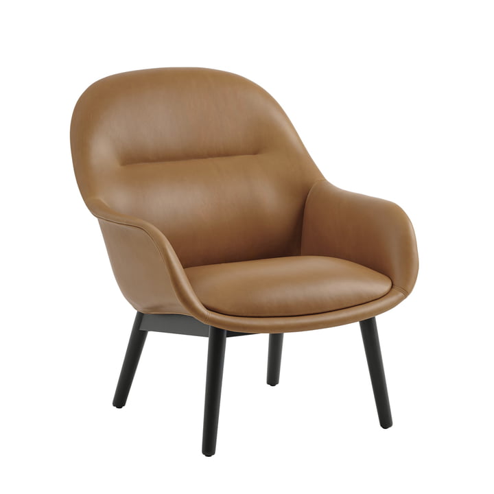 Muuto - Fiber Lounge Armchair Wood Base, schwarz / Refine Leder Cognac