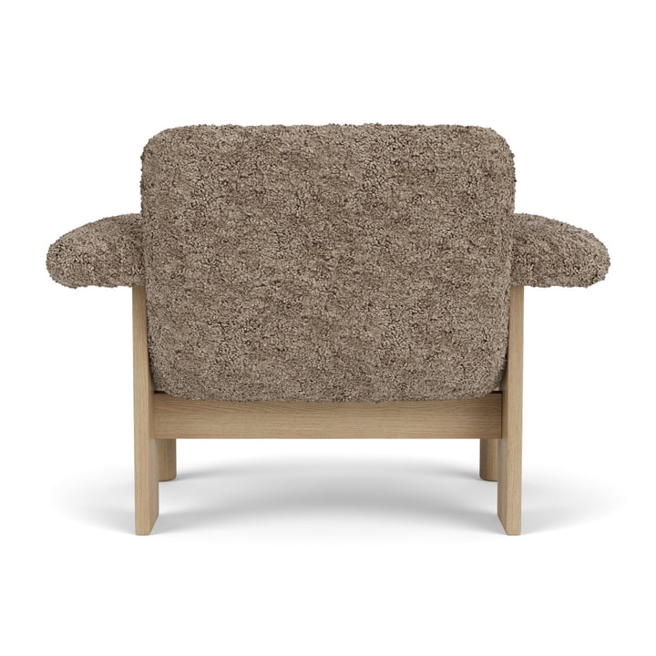 Audo - Brasilia Lounge Chair, Eiche natur / Schaffell Sahara braun