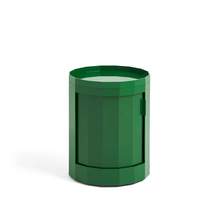 Facet Cabinet mit Füßen und Rollen, niedrig, spinach green von HAY