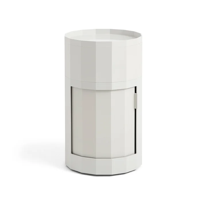 Facet Cabinet mit Füßen und Rollen, hoch, misty grey von HAY