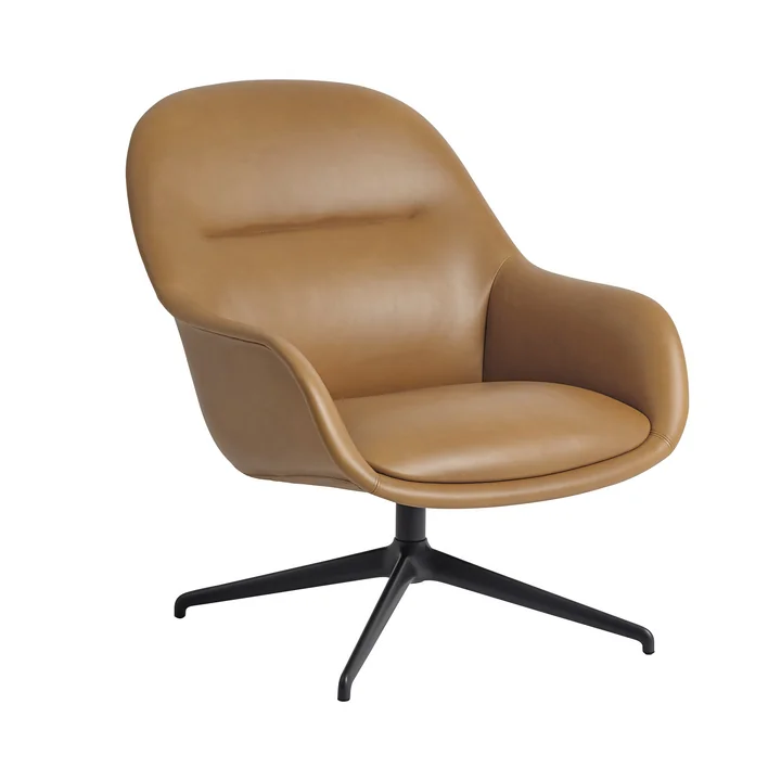 Muuto - Fiber Lounge Armchair Swivel Base, schwarz / Refine Leder Cognac