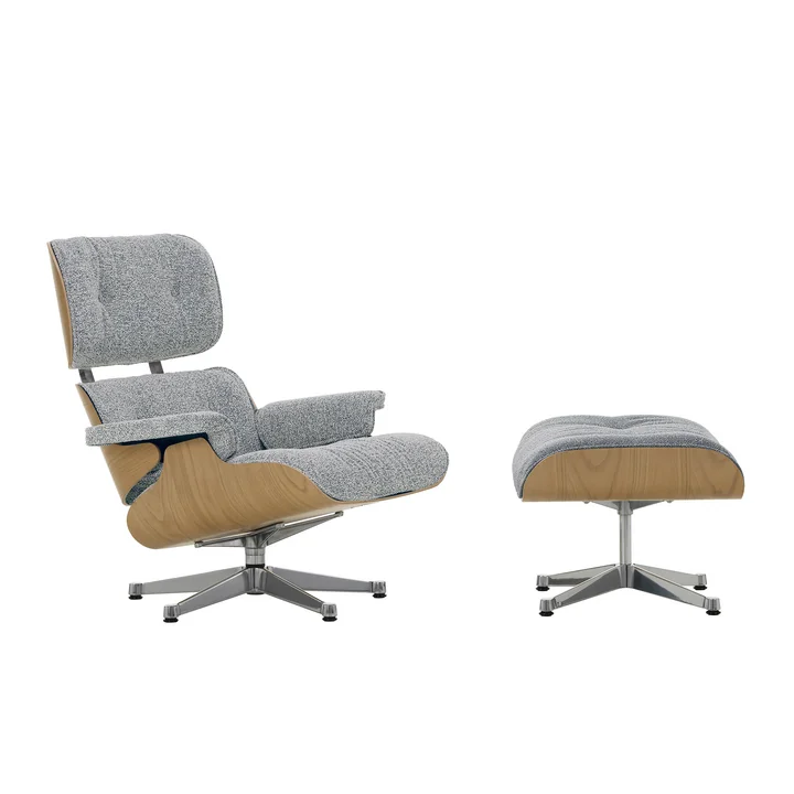 Vitra - Lounge Chair & Ottoman, poliert, Kastanie natur, Nubia, elfenbein / dunkelblau