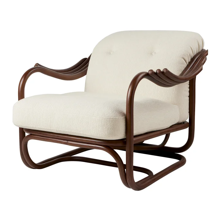 Gubi - Poltrona Tria Lounge Sessel, Rattan dunkel / Bouclé (001) (Kunststoffgleiter)