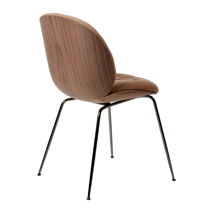 Gubi - Beetle Soft Dining Chair, Vorne gepolstert, Chrom schwarz / Sitzschale walnuss / Belsuede Special FR Dedar (132)