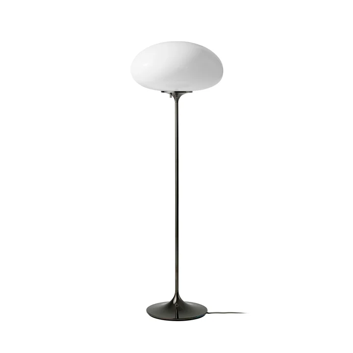 Gubi - Stemlite Stehleuchte H 110 cm, Chrom schwarz / opal