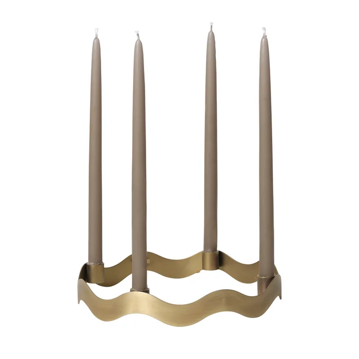Broste Copenhagen - Halo Kerzenständer Ø 24,5 x H 4 cm, brass antique finish mit Kerzen