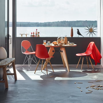 Eames Plastic Side Chair in Rot von Vitra